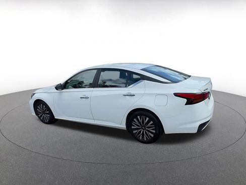 Used 2025 Nissan Altima 2.5 SV FWD image 10