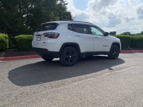 Used 2022 Jeep Compass Latitude FWD image 3