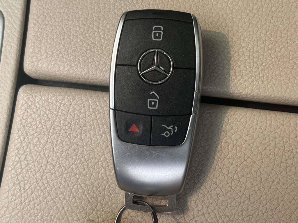 Certified 2023 Mercedes-Benz GLB 250 4MATIC w/ Premium Package image 4