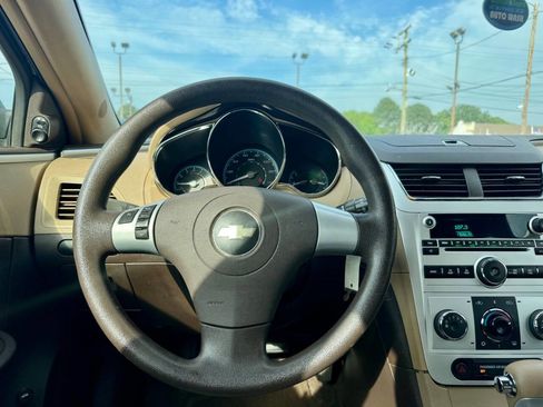 Used 2009 Chevrolet Malibu LS FWD image 14