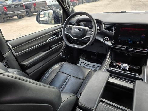 Used 2023 Jeep Wagoneer Series II AWD/4WD image 40