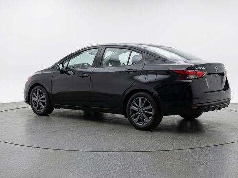 Used 2025 Nissan Versa SV image 6