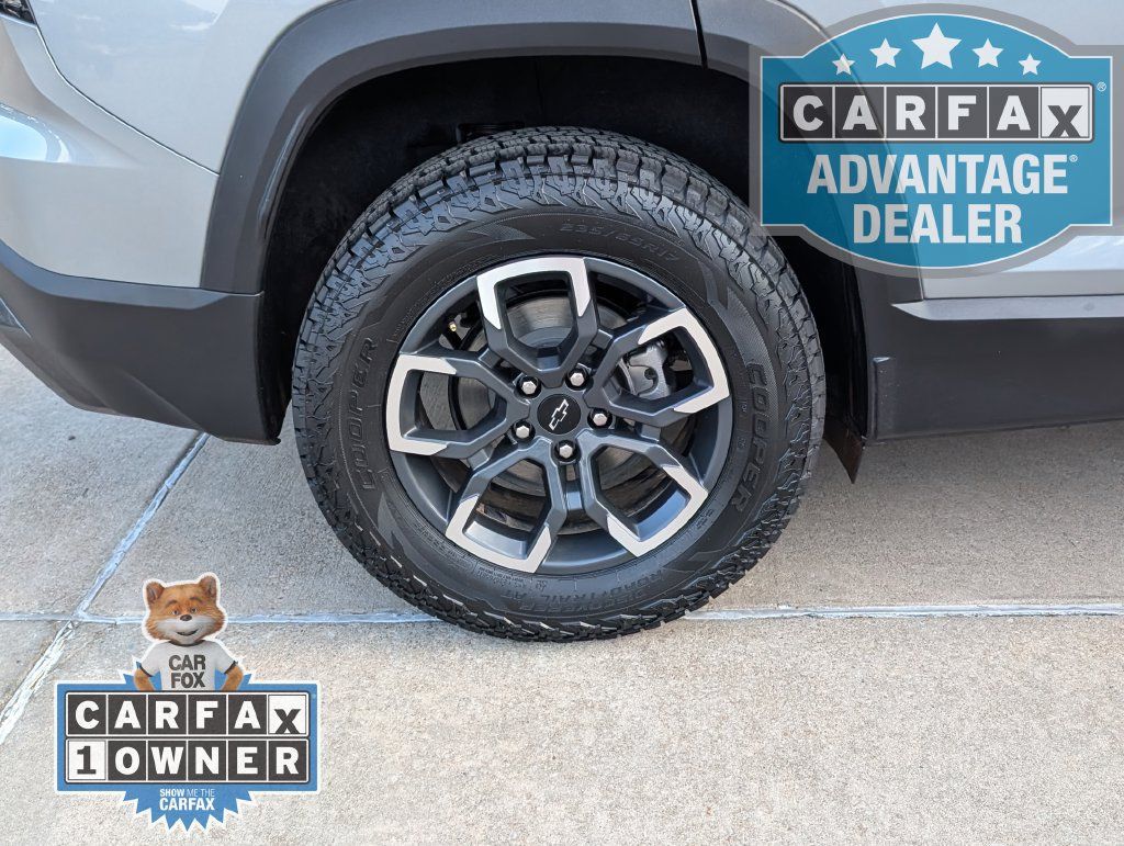 Used 2025 Chevrolet Equinox ACTIV w/ Safety and Technology Package AWD/4WD image 3