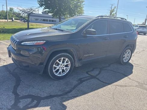 Used 2015 Jeep Cherokee Latitude w/ Cold Weather Group AWD/4WD image 2