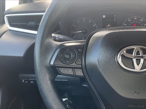Used 2025 Toyota Corolla LE FWD image 23
