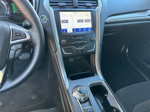 Used 2020 Ford Fusion SE image 24