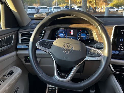 Used 2025 Volkswagen Atlas SEL Premium R-Line image 35