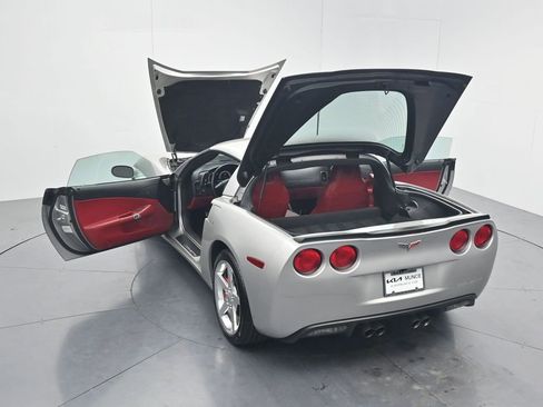 Used 2005 Chevrolet Corvette Coupe w/ Preferred Equipment Group RWD image 48