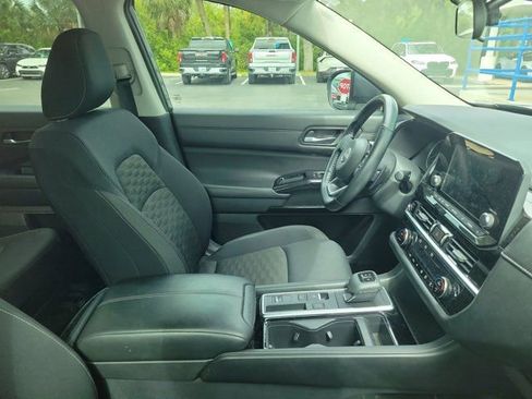 Used 2022 Nissan Pathfinder SV FWD image 3
