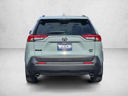 Used 2020 Toyota RAV4 XLE Premium AWD/4WD image 7