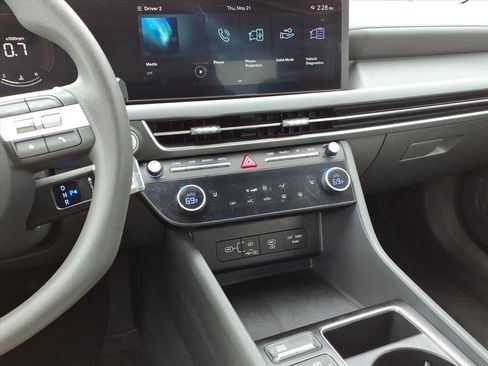 Used 2025 Hyundai Sonata SEL FWD image 27