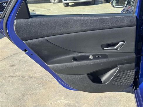 Used 2022 Hyundai Elantra Limited image 10