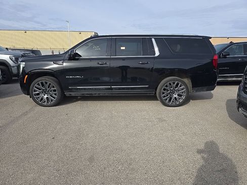 Used 2025 GMC Yukon XL Denali Ultimate image 3
