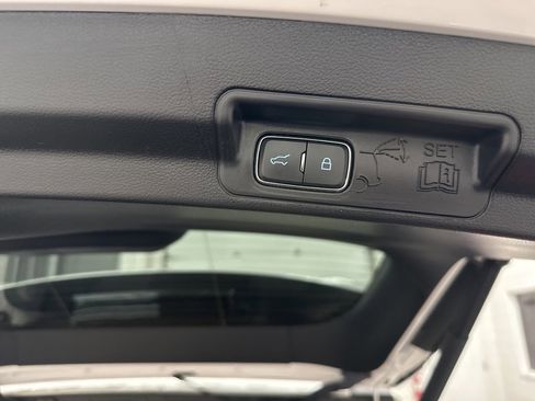 Used 2022 Ford Explorer XLT w/ Equipment Group 202A image 43