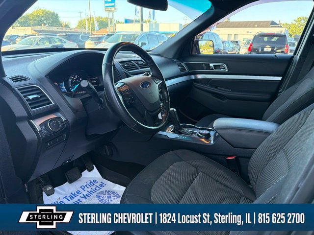 Used 2017 Ford Explorer XLT w/ Equipment Group 201A AWD/4WD image 10