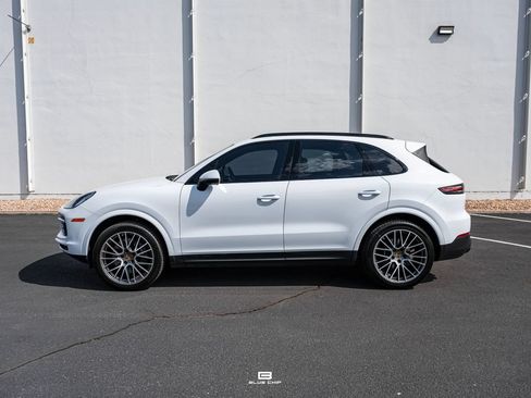 Used 2023 Porsche Cayenne Platinum Edition AWD/4WD image 2