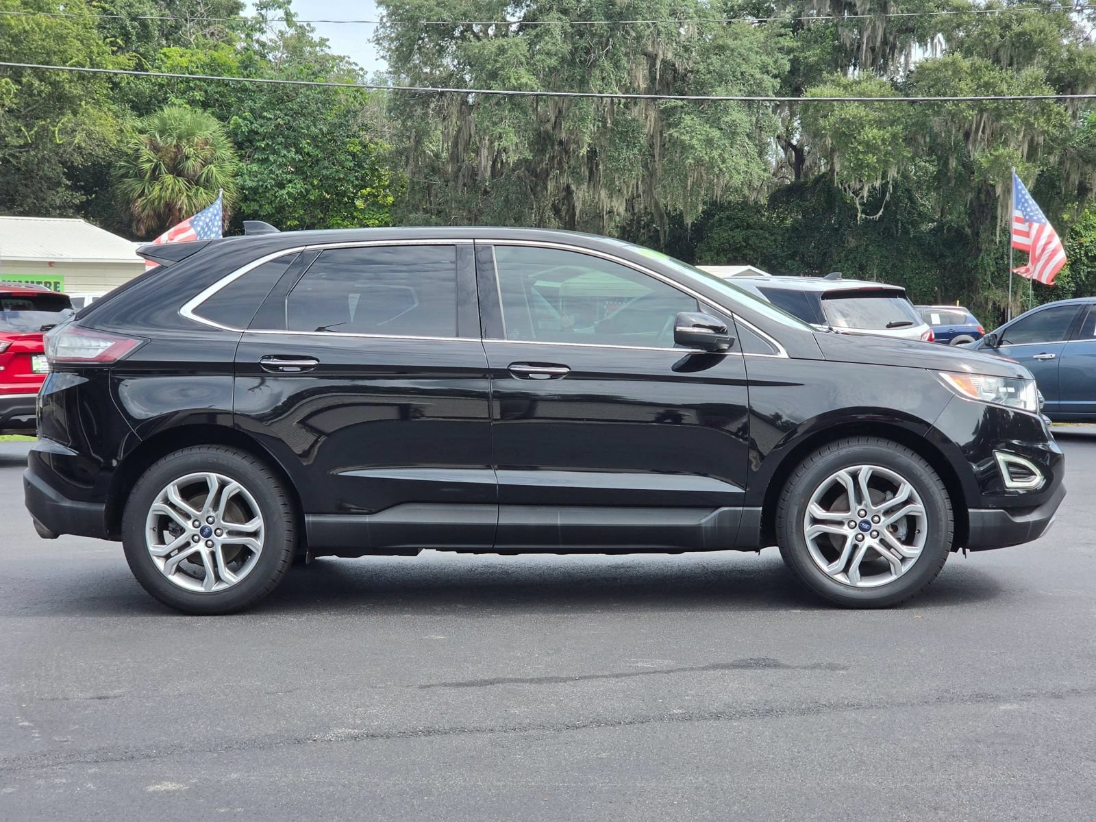 Used 2018 Ford Edge Titanium w/ Equipment Group 301A FWD image 4