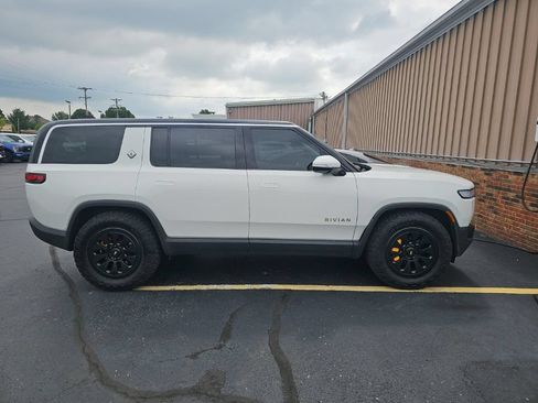 Used 2023 Rivian R1S Launch Edition AWD/4WD image 1