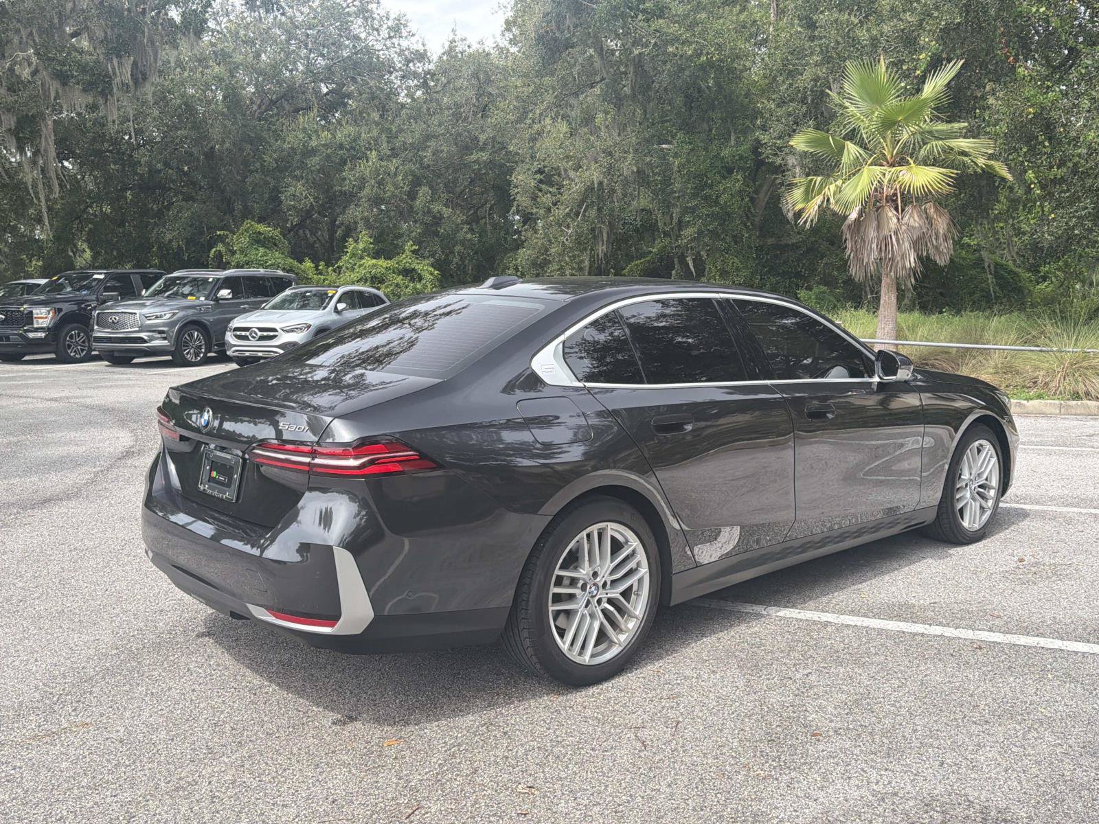 Used 2025 BMW 530i xDrive AWD/4WD image 3