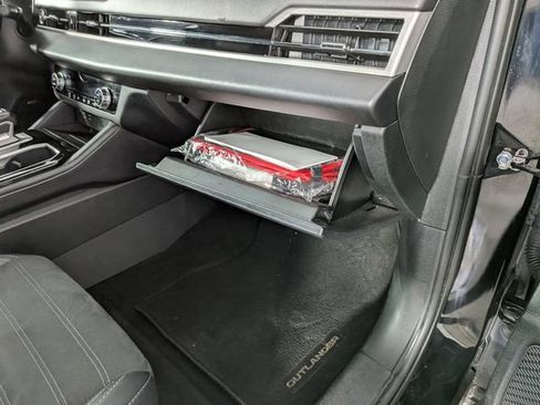 Used 2025 Mitsubishi Outlander SE AWD/4WD image 31