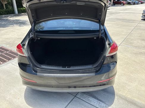 Used 2017 Hyundai Elantra Limited FWD image 31