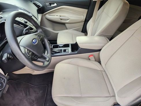Used 2017 Ford Escape SE image 4