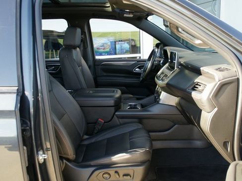 Used 2022 Chevrolet Suburban RST w/ Sport Performance Package image 39