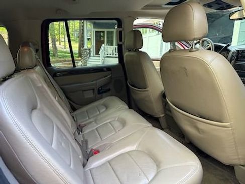 Used 2004 Ford Explorer Limited AWD/4WD image 4
