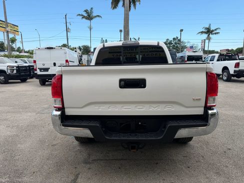 Used 2017 Toyota Tacoma SR5 w/ Tow Package RWD image 4