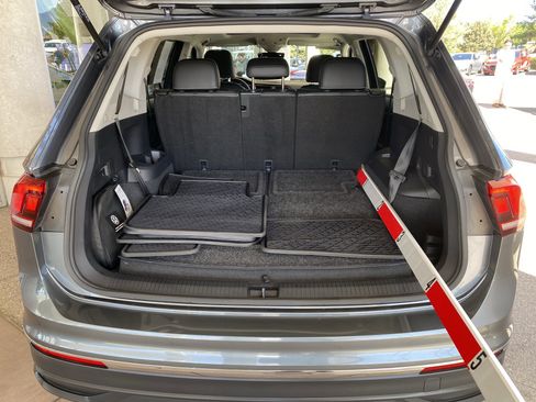 Certified 2022 Volkswagen Tiguan SE w/ Panoramic Sunroof Package image 17