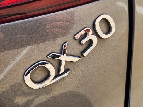 Used 2018 INFINITI QX30 image 11