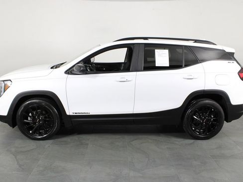 Used 2023 GMC Terrain SLE w/ Driver Convenience Package image 11