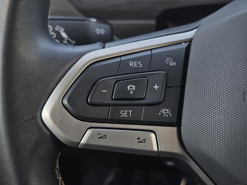 Used 2024 Volkswagen Tiguan SE image 12