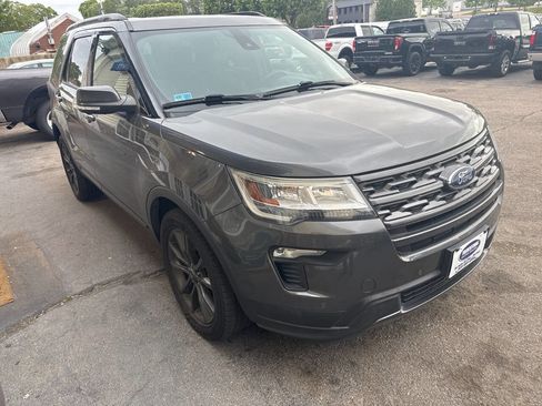 Used 2018 Ford Explorer XLT w/ Equipment Group 202A AWD/4WD image 6