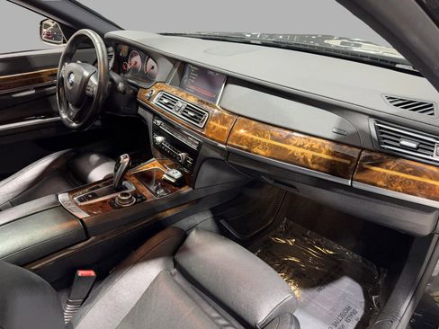 Used 2013 BMW 740Li image 30