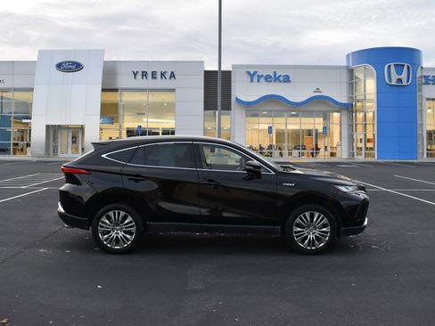 Used 2021 Toyota Venza XLE image 1