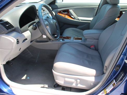 Used 2011 Toyota Camry XLE w/ XLE Extra-Value Pkg #2 FWD image 11