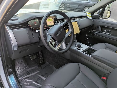 Used 2025 Land Rover Range Rover Long Wheelbase SE AWD/4WD image 16