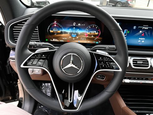 Used 2025 Mercedes-Benz GLS 450 4MATIC image 23