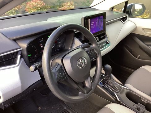 Used 2023 Toyota Corolla LE image 10