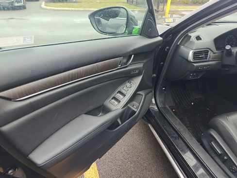 Used 2020 Honda Accord Touring image 5