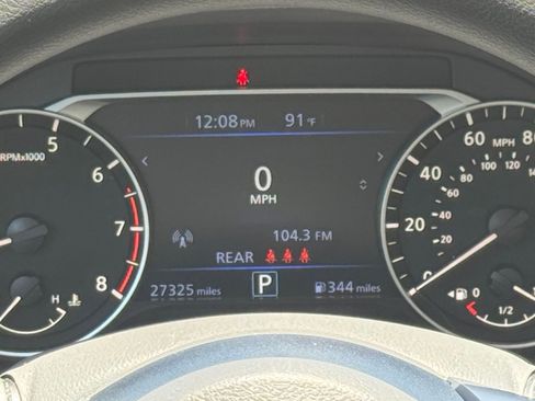 Used 2025 Nissan Altima 2.5 SV FWD image 41