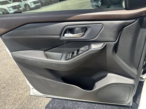 Used 2023 Nissan Rogue SV w/ SV Premium B Package FWD image 25