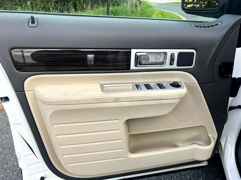 Used 2008 Lincoln MKX AWD image 17