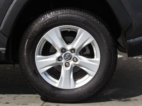 Used 2019 Toyota RAV4 XLE w/ Carpet Mat Package AWD/4WD image 32