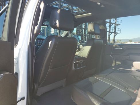 Used 2022 GMC Sierra 2500 Denali w/ Denali Ultimate Package image 16
