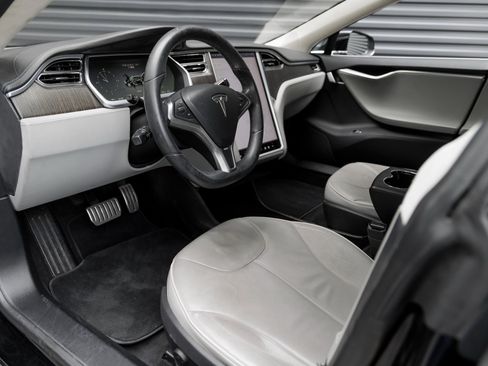 Used 2013 Tesla Model S Performance image 4