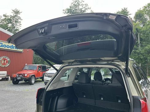 Used 2024 Subaru Forester Touring AWD/4WD image 29