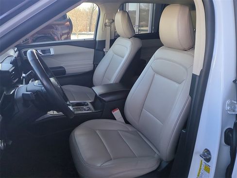 Used 2020 Ford Explorer XLT w/ Equipment Group 202A image 8
