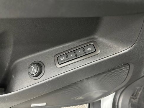 Used 2020 Chevrolet Equinox Premier image 12